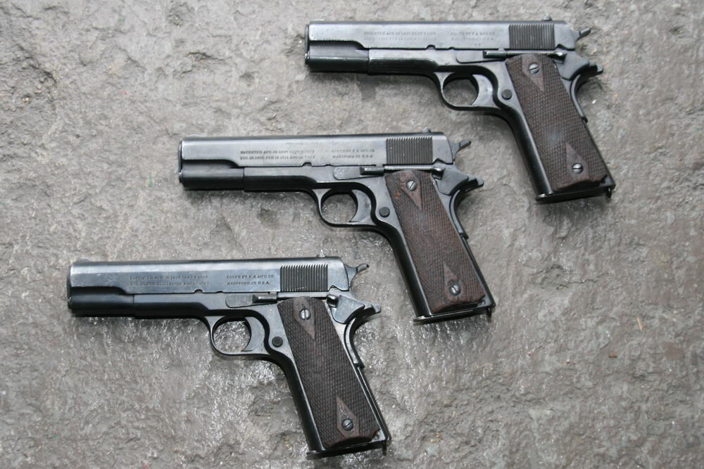 Кольт и беретта. Как называется два пистолета. Красивые револьверы. Двойные пистолеты. Кольт 1911 хитман.