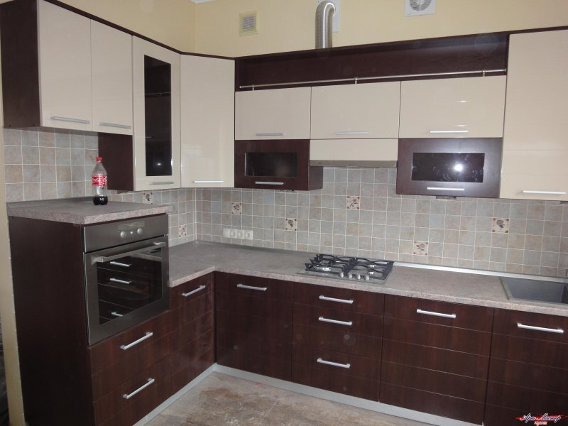 Типичный пример гарнитура с пленочными фасадами