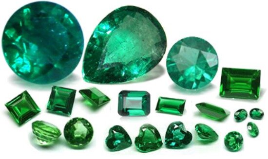 Разные оттенки изумрудов - https://jgems.ru/wp-content/uploads/2018/04/izumrud-smaragd-set.jpg