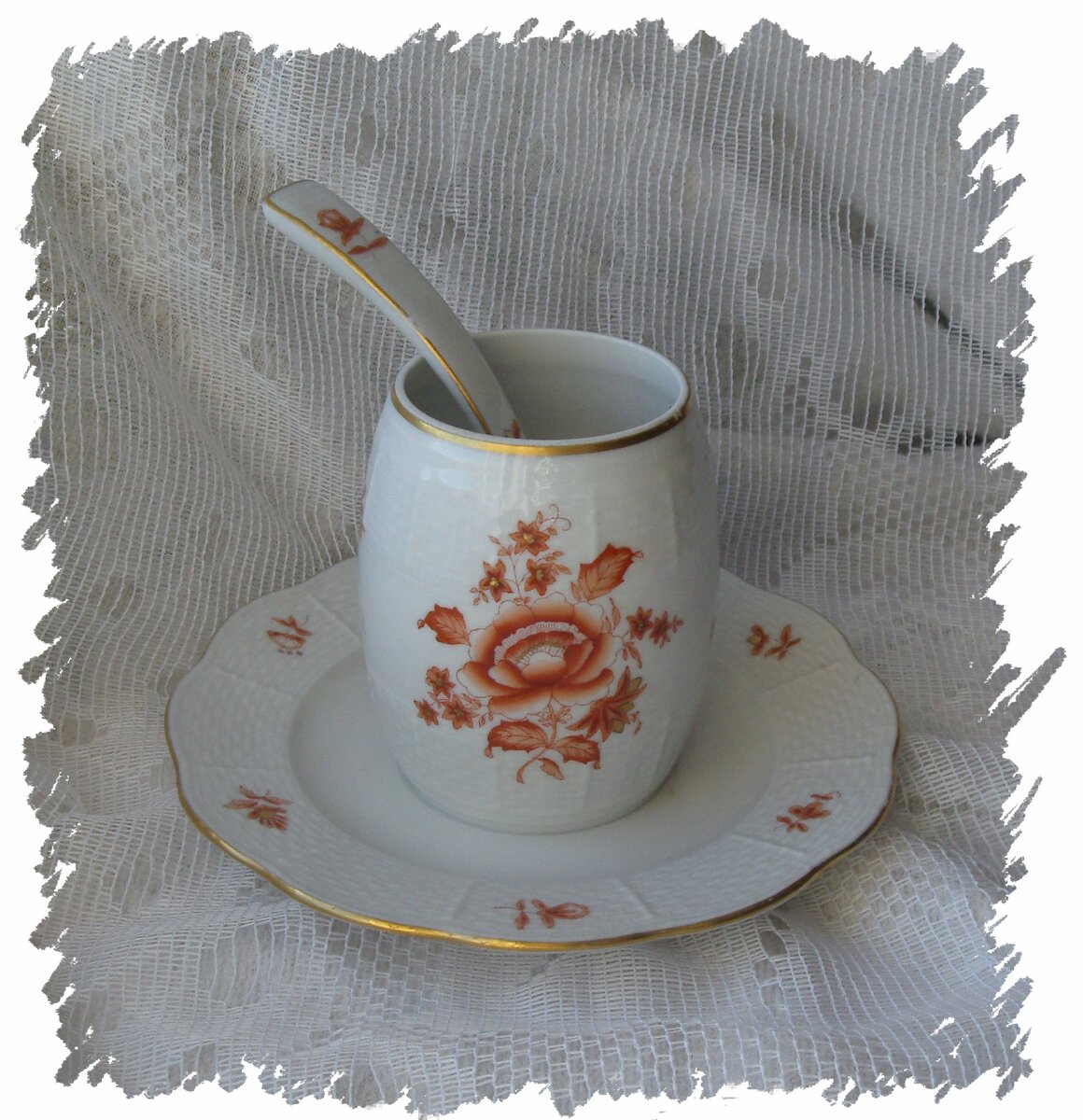 Предмет из фарфора времён СССР, фото автора.