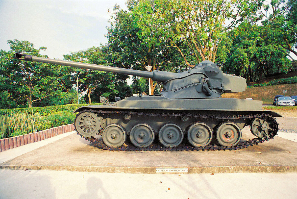 Tanks 13. Французский танк АМХ-13. Французские танки АМХ 13 90. Легкий танк АМХ-13. Batignolles-Chatillon Char 25t: танк с качающейся башней.
