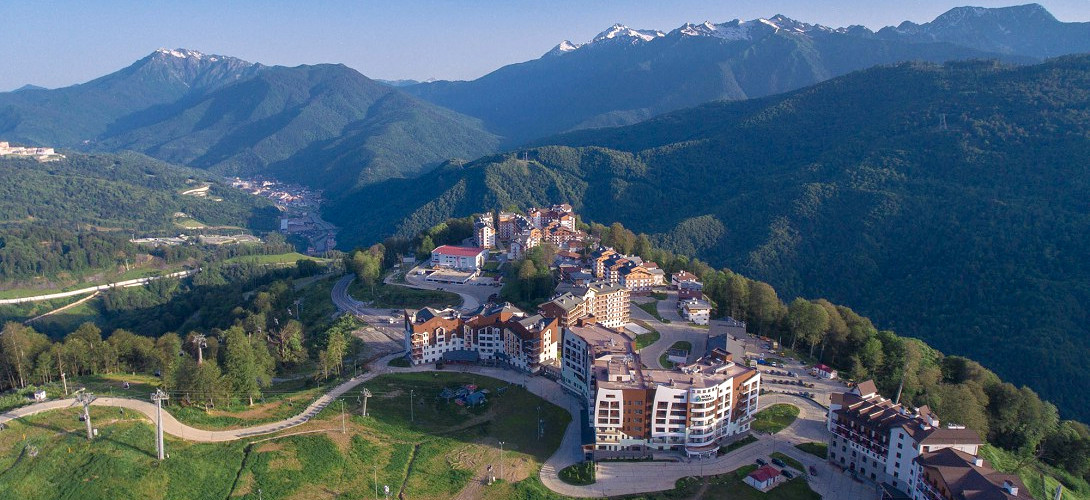 Село красная поляна краснодарский край. Поселок красная Поляна Сочи. Ясная Поляна Сочи. Роза плато красная Поляна. Роза Хутор роза плато.