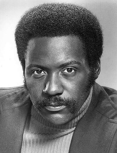 https://upload.wikimedia.org/wikipedia/commons/thumb/2/26/Richard_Roundtree_1973.JPG/400px-Richard_Roundtree_1973.JPG