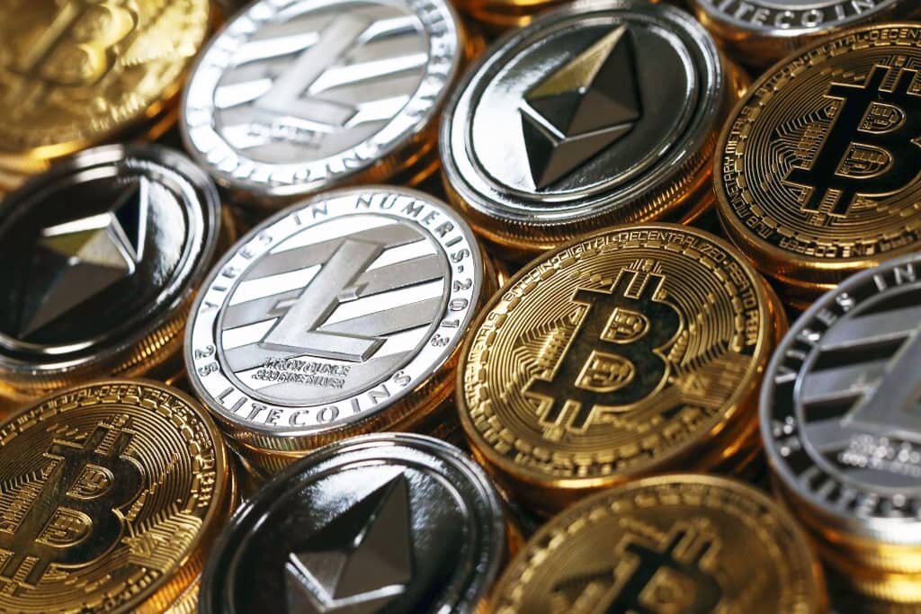 Ведущие криптовалюты обозначили тенденцию к снижению курсов и капитализации