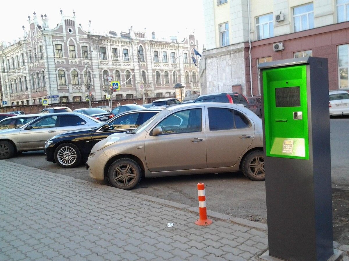 Платные автостоянки москва. Паркомат Московский паркинг. Платная парковка в Москве. Парковщик Московский паркинг. Московские улицы парковка.