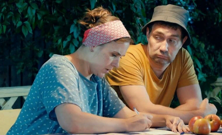 Кадр из сериала "Мама Лора"