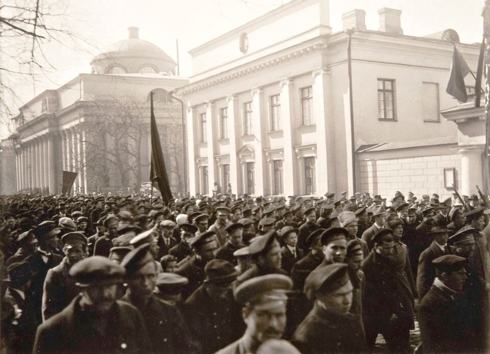 После революции 1917 года. Стачка 1917. Революция Матросов 1917. Первая мировая война Октябрьская революция 1917. Первая мировая и революция 1917.