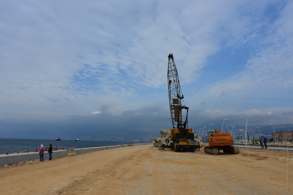 01. Складывается общее впечатление, что Бейрут активно готовится к длительное обороне.

