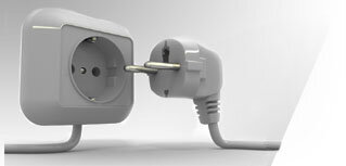     Большинство квартир сейчас покупаются у застройщика в виде "полуфабрикатов": с получистовой отделкой, электропровода разведены по квартире, но розетки не установлены. После окончания ремонта владелец квартиры обычно устанавливает розетки самостоятельно, так как ничего сложного тут нет. Однако есть одна тонкость, о чем большинство не знает – при монтаже розетки необходимо ноль подключать слева, а фазу – справа. 