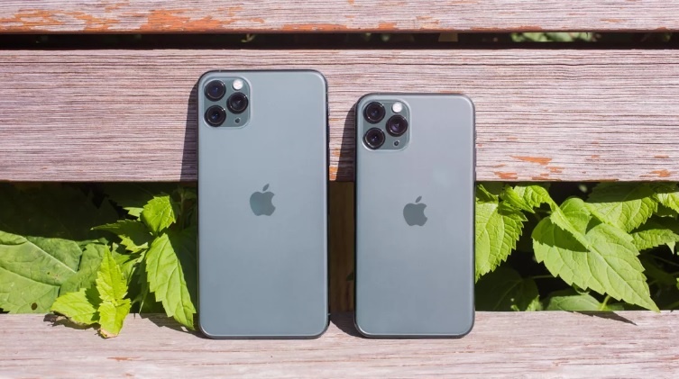 Сравнение iPhone 11 Pro Мax и iPhone 11 Pro.  Источник: https://www.cnet.com