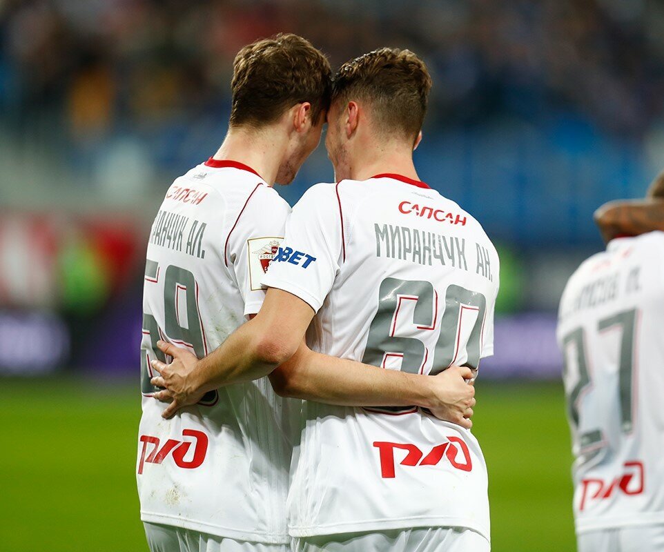 Фото братьев Миранчуков на поле