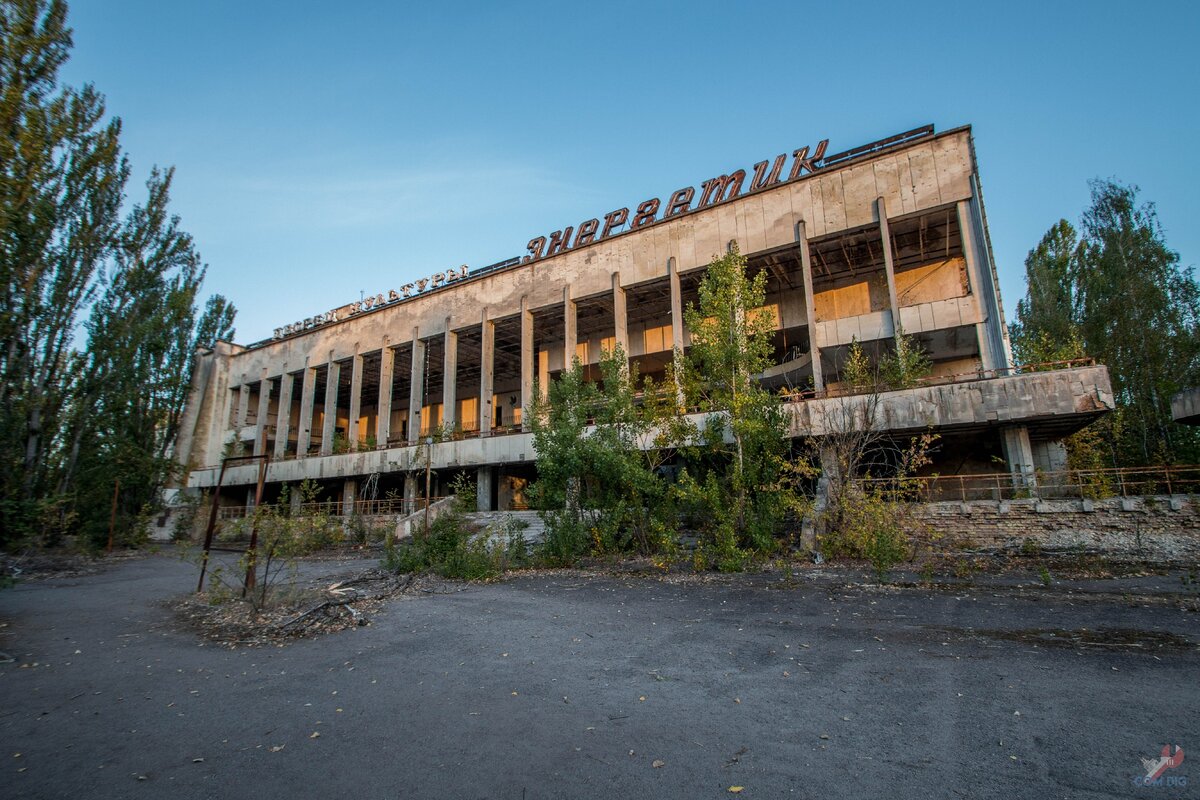 Что сохранилось в заброшенном ДК «Энергетик» в центре Припяти?