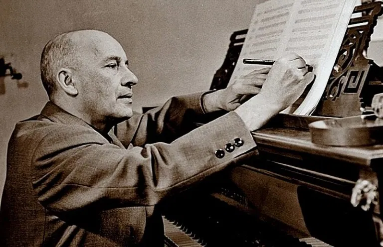 Исаак Дунаевский за работой