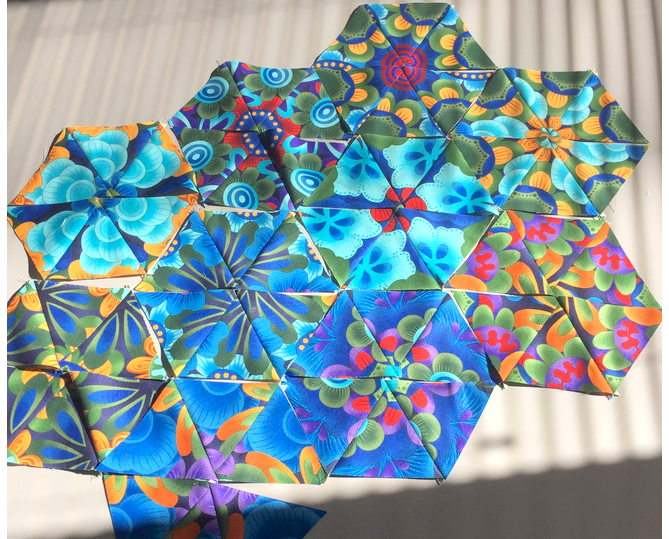 Заглавное фото из открытых источников интернета с сайта dizzyquilter, дальше, если не оговорено иное фото мои