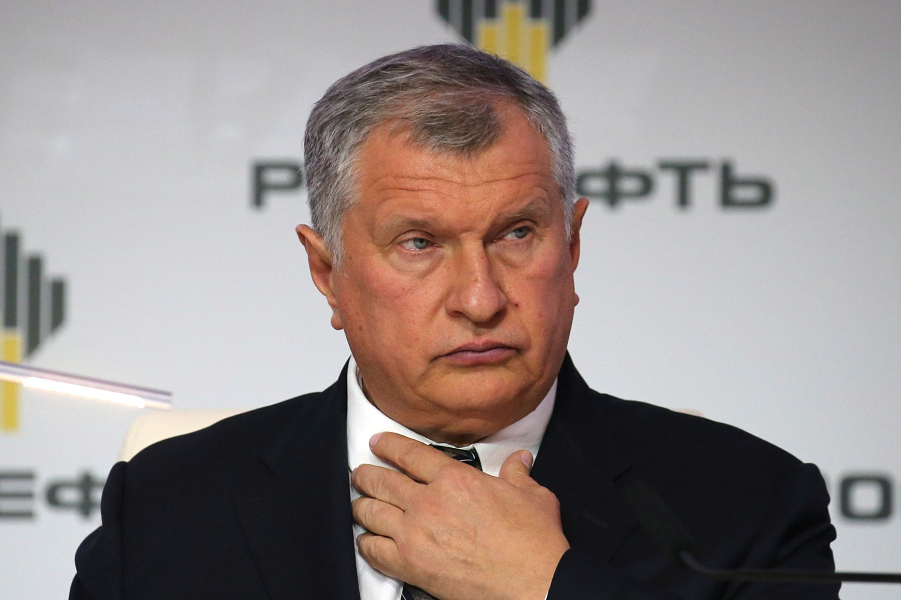 Игорь Сечин, глава "Роснефти" 
