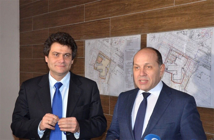 Мэр Екатеринбурга Высокинский и министр строительства Свердловской области Волков. 
