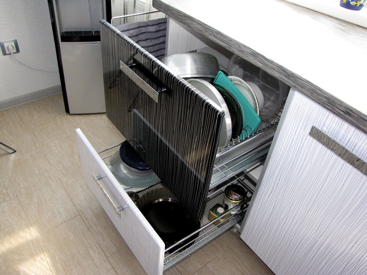 Нижнее расположение сушилки для посуды. Личный архив.