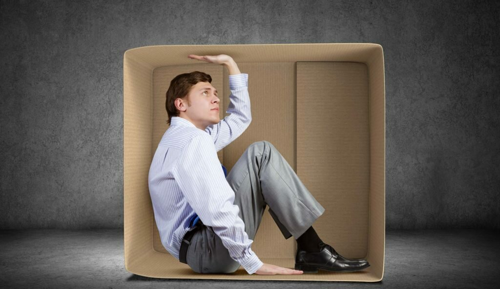 жизнь в четырех стенах...