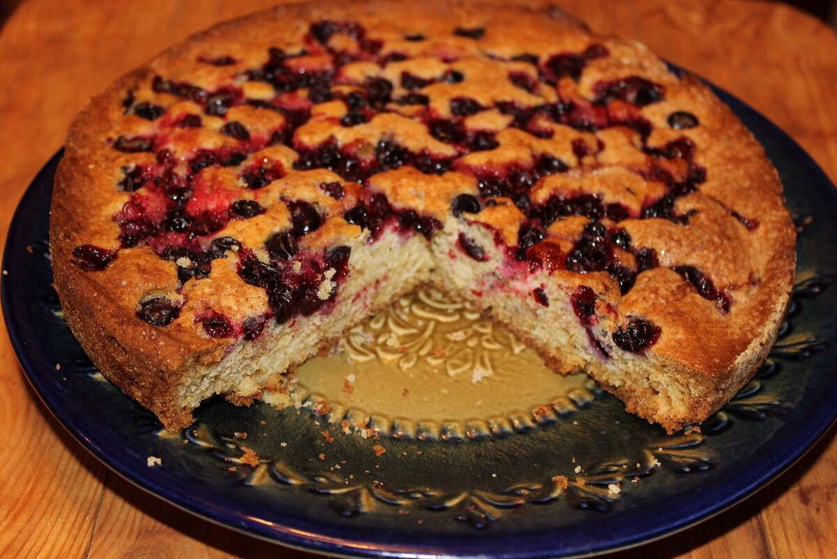 Не могу назвать себя любителем теста. Но и на одних салатах жить тоже не могу