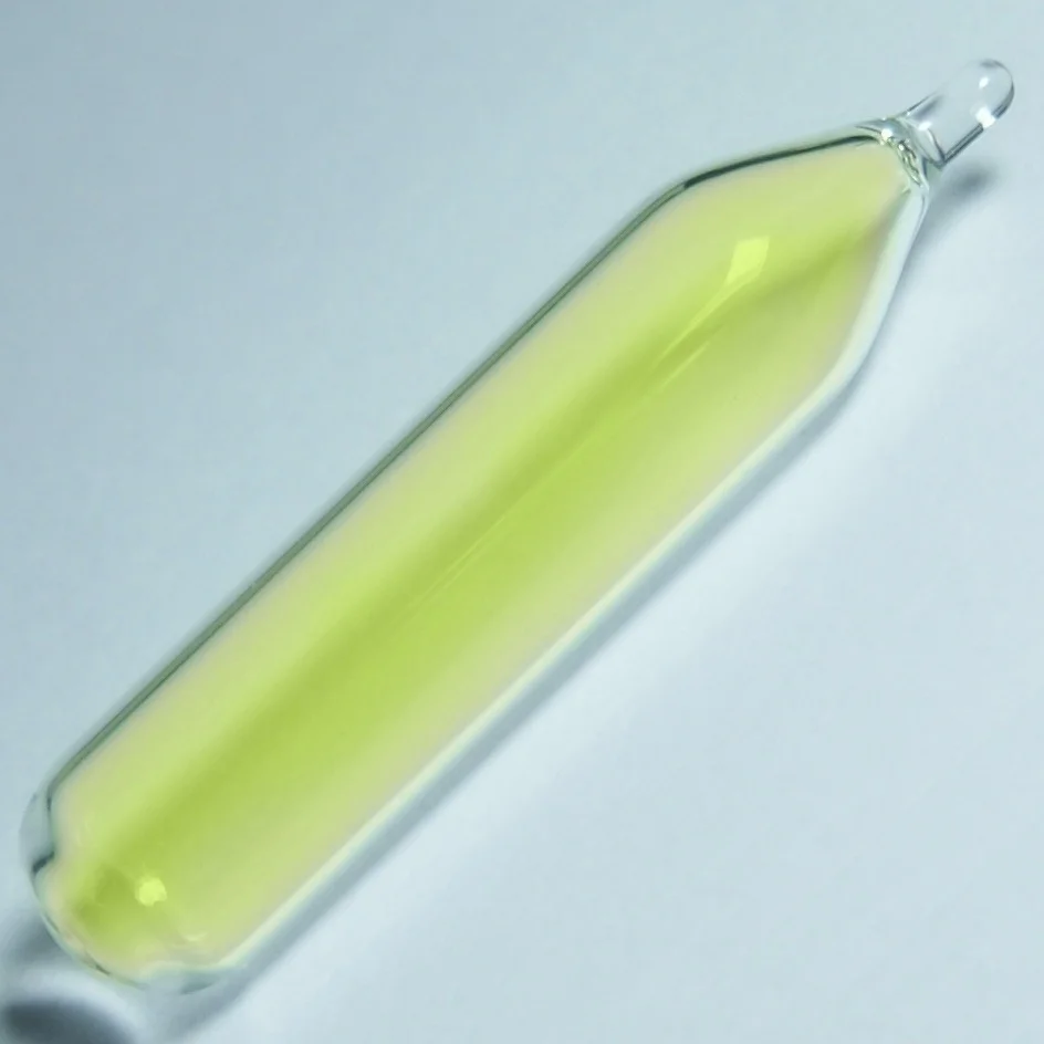 Фтор в колбе.