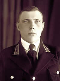 Страна: 
СССР
Годы жизни:
1917 - 21.02.1942 (ПБЗ)
Место рождения:
Воронежская обл., Песковский р-н, с. Танцырей
Вид авиации:
Бомбардировочная
Категория:
летчик
Звания:
ст. лейтенант