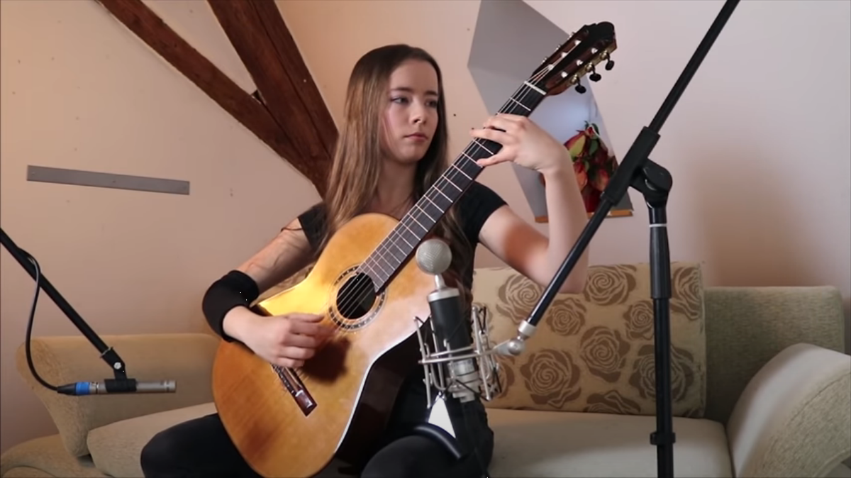 Julia Lange, скрин YouTube.