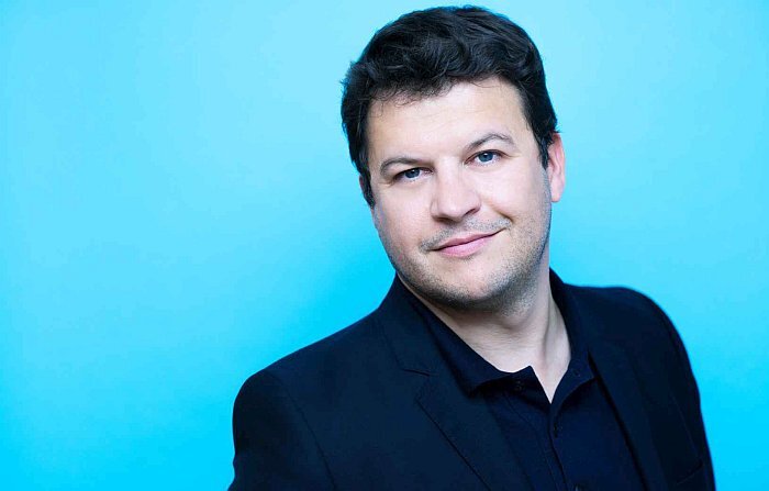 Французский писатель Гийом Мюссо. 
Источник: https://topspiski.com/knigi-gijoma-myusso/