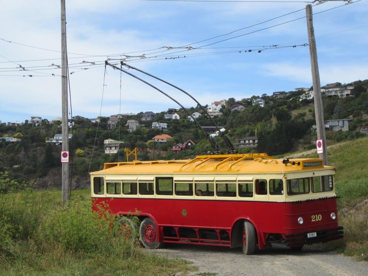 Год выпуска 1934, год съемки 2018! Жив, здоров! 