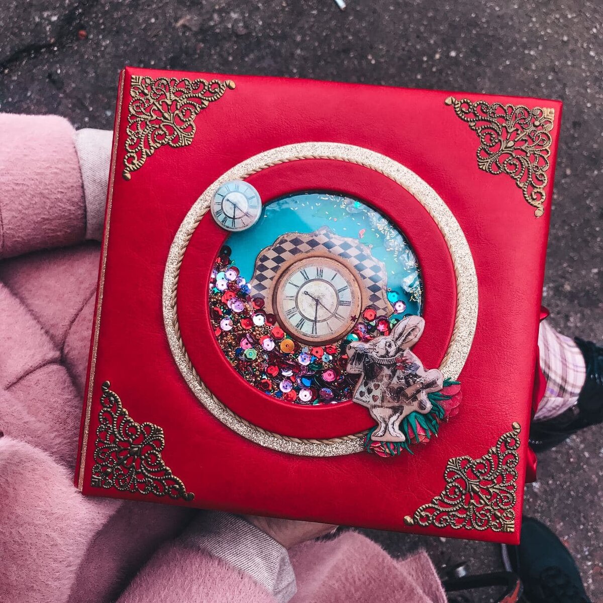 Ручная работа альбом "Алиса в стране Чудес". Мастер Наталья Вислоух.