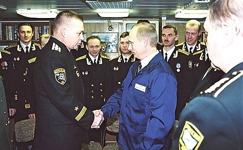 В Северодвинске на АПЛ К-335 «Гепард» в присутствии Президента РФ В.В. Путина и главкома ВМФ адмирала флота В.И. Куроедова поднят Андреевский флаг
