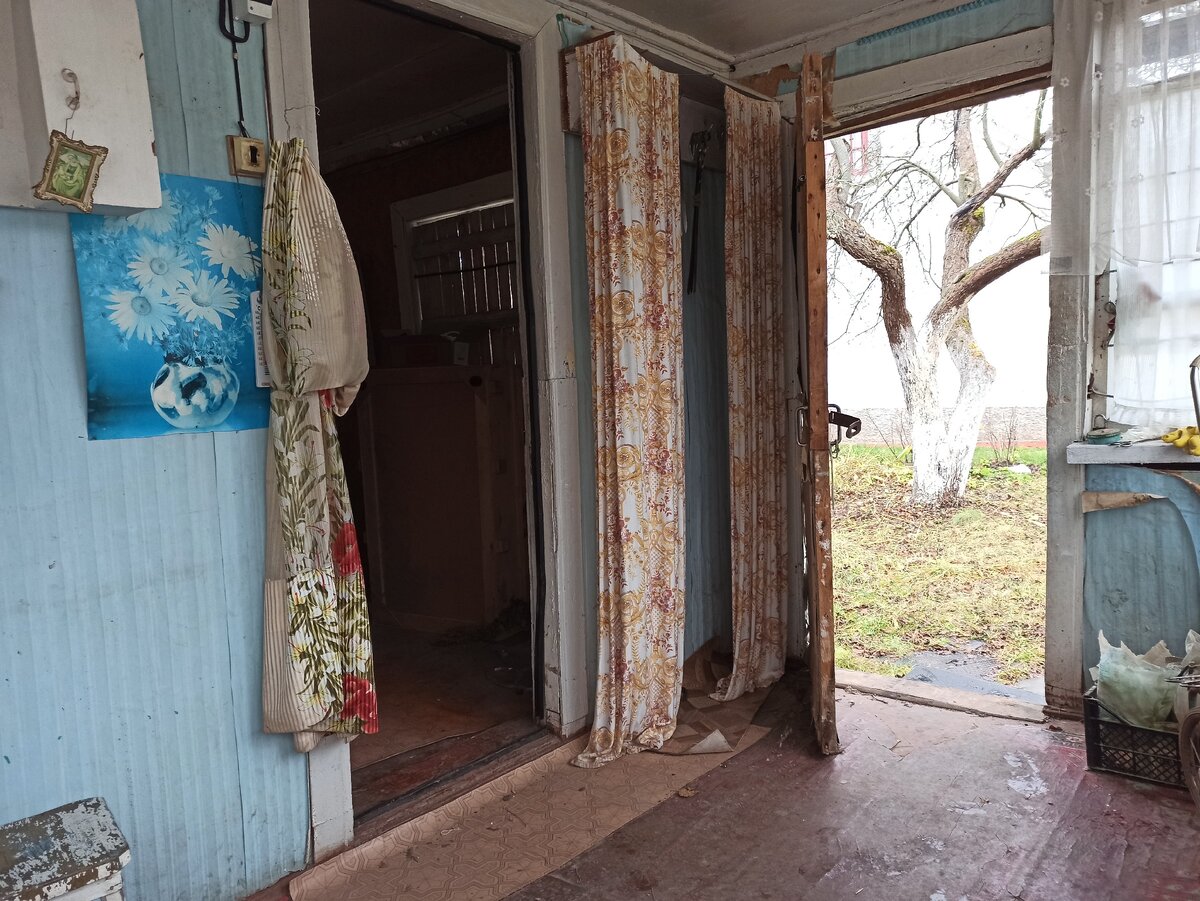 Фото автора. Вход на веранду и  в сам домик