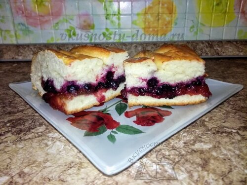 Пышный пирог с повидлом