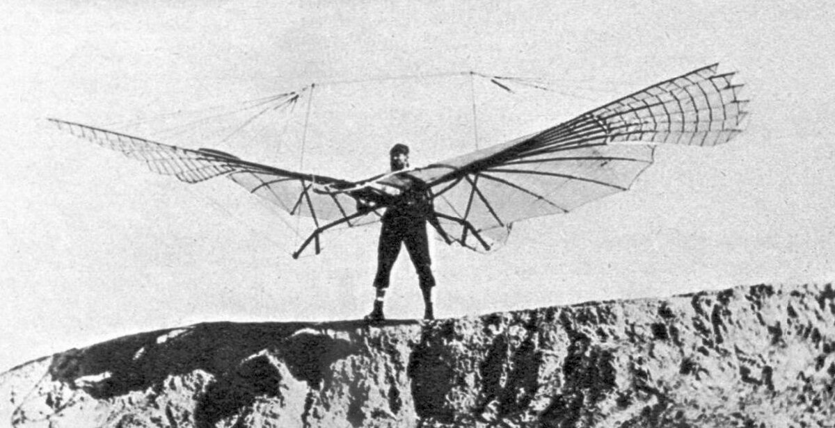 Немецкий инженер Отто Лилиенталь готовится к полёту. Погиб в 1896 во время очередных испытаний.
