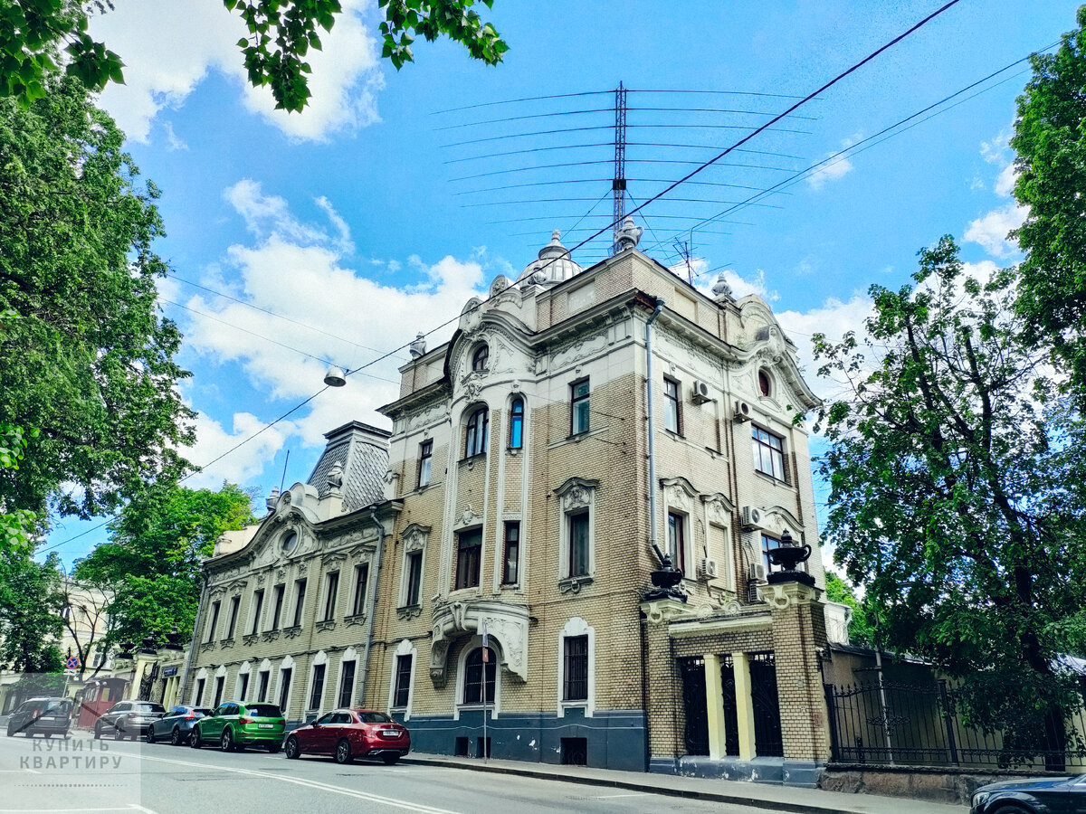 «Дом беседующих змей» (посольство Индии): ул. Воронцово Поле, д. 6-8с1. Фото автора