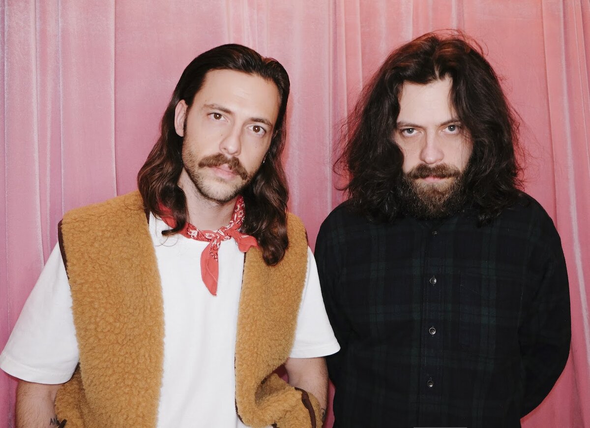 фото: https://www.calvertjournal.com/articles/show/12792/simple-symmetry-russian-electronica-sorry-we-did-something-wrong-new-album