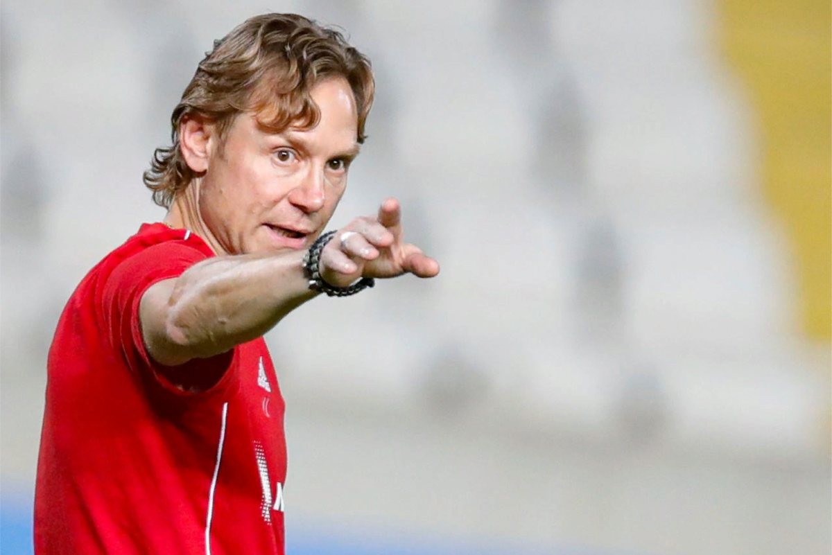 Карпин знает, как настроить команду на "карликов"?