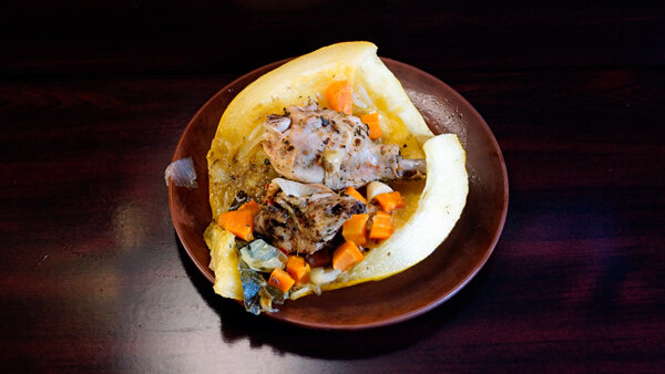 Куриные голени в кабачке в духовке