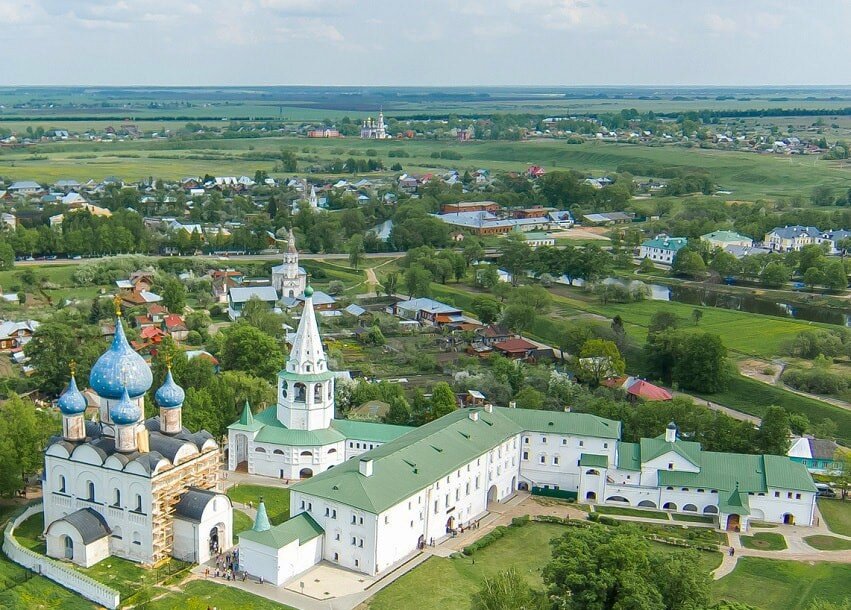 Вид сверху на Суздальский Кремль