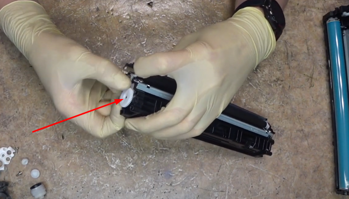 Фото 67. Устанавливаем обратно шестерни, которые мы снимали на фото 44-45