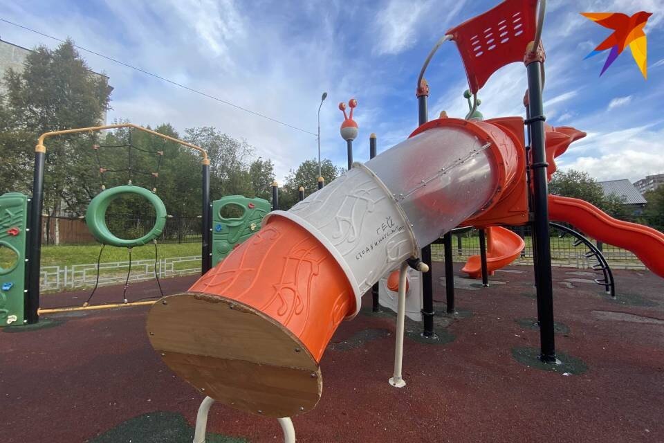     Сломанную часть горки демонтировали. Мария ПАШЕНКОВА