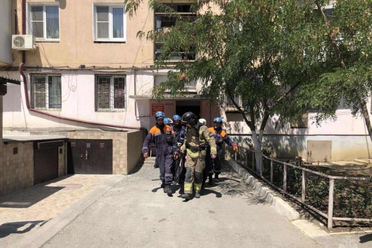    Меликов поручил оказать помощь жильцам дома, где произошел хлопок газа