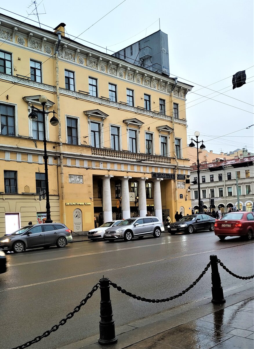 Бывшая Кондитерская Вольфа и Беранже (фото автора)