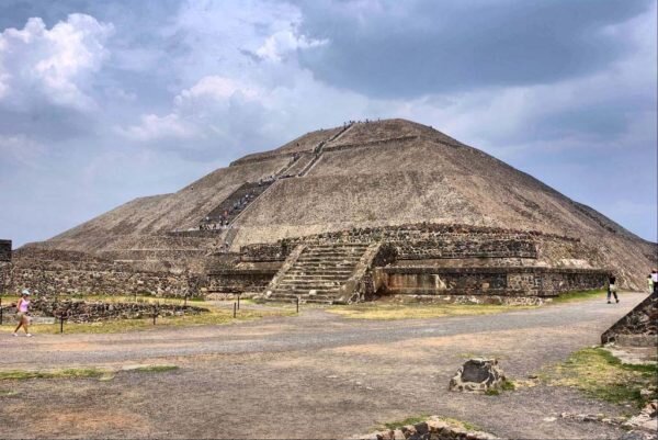 Пирамида Луны.