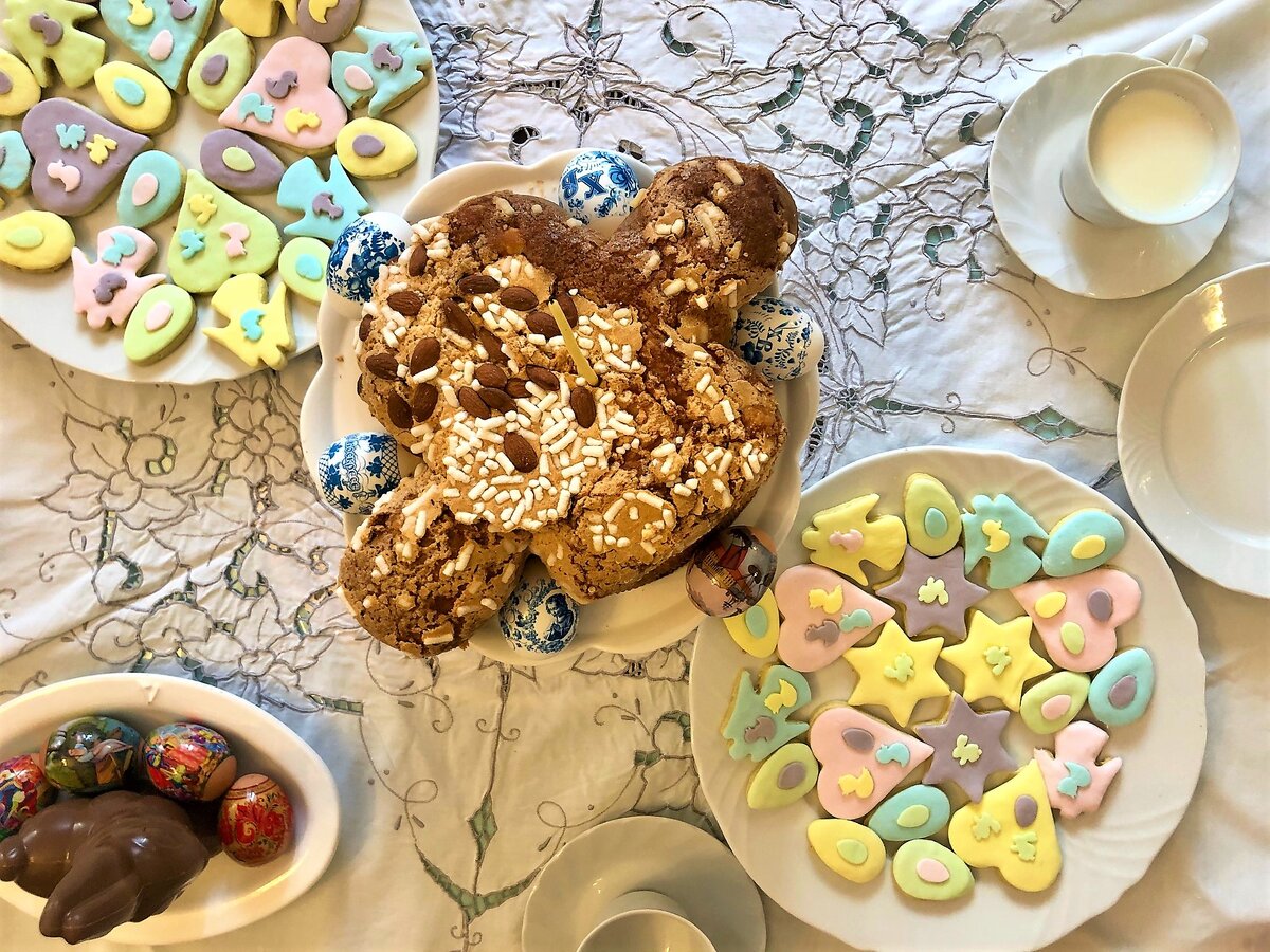  Мы с детьми делали эти замечательные печенья в субботний вечер  перед православной Пасхой – а к праздничному ужину на следующий день от  печенья уже и следа не осталось!