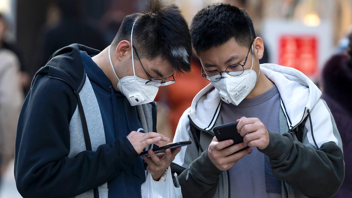 Когда все контакты  перекочевали в интернет,  ложной информации стало в разы больше