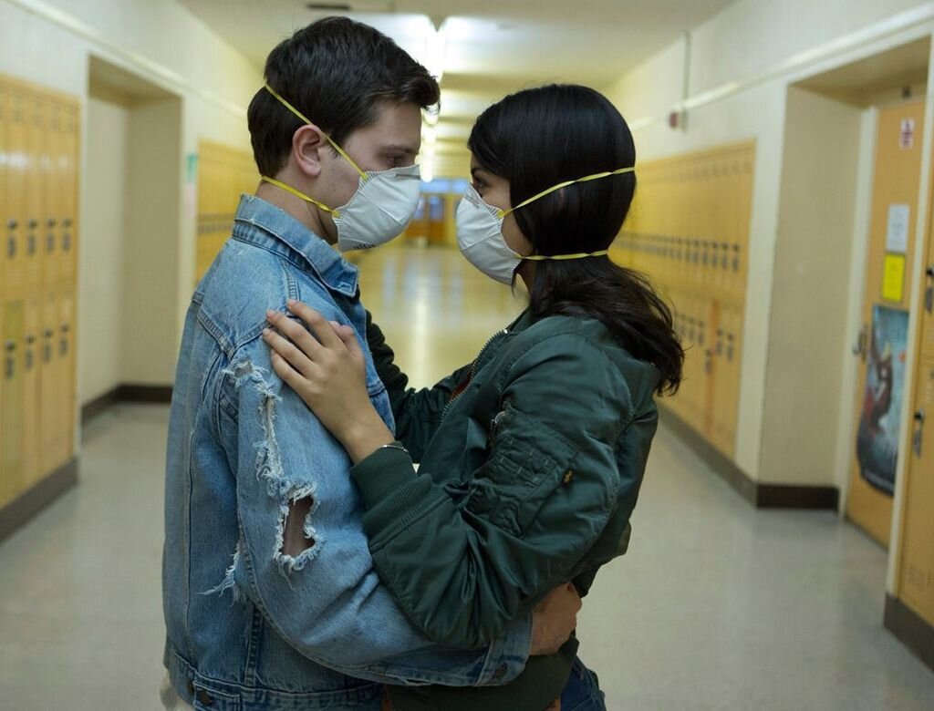 ОписаниеФильм рассказывает о вспышке вируса, который уничтожает большую часть населения нашей планеты. Молодая женщина документирует жизнь ее семьи в карантине и пытается защитить свою зараженную сестру.
Дата премьеры: 17 ноября 2016 г. (Россия)
Режиссеры: Эриель Шульман, Генри Джуст
Композитор: Роб Симонсен
Сценарий: Барбара Маршалл, Кристофер Бо Лэндон
Продюсеры: Шеррил Кларк, Джейсон Блум