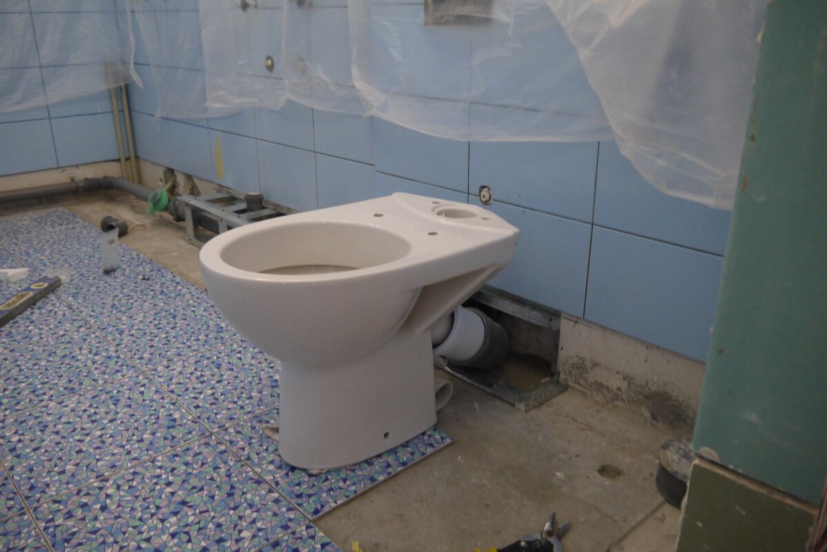 Как установить унитаз на пол