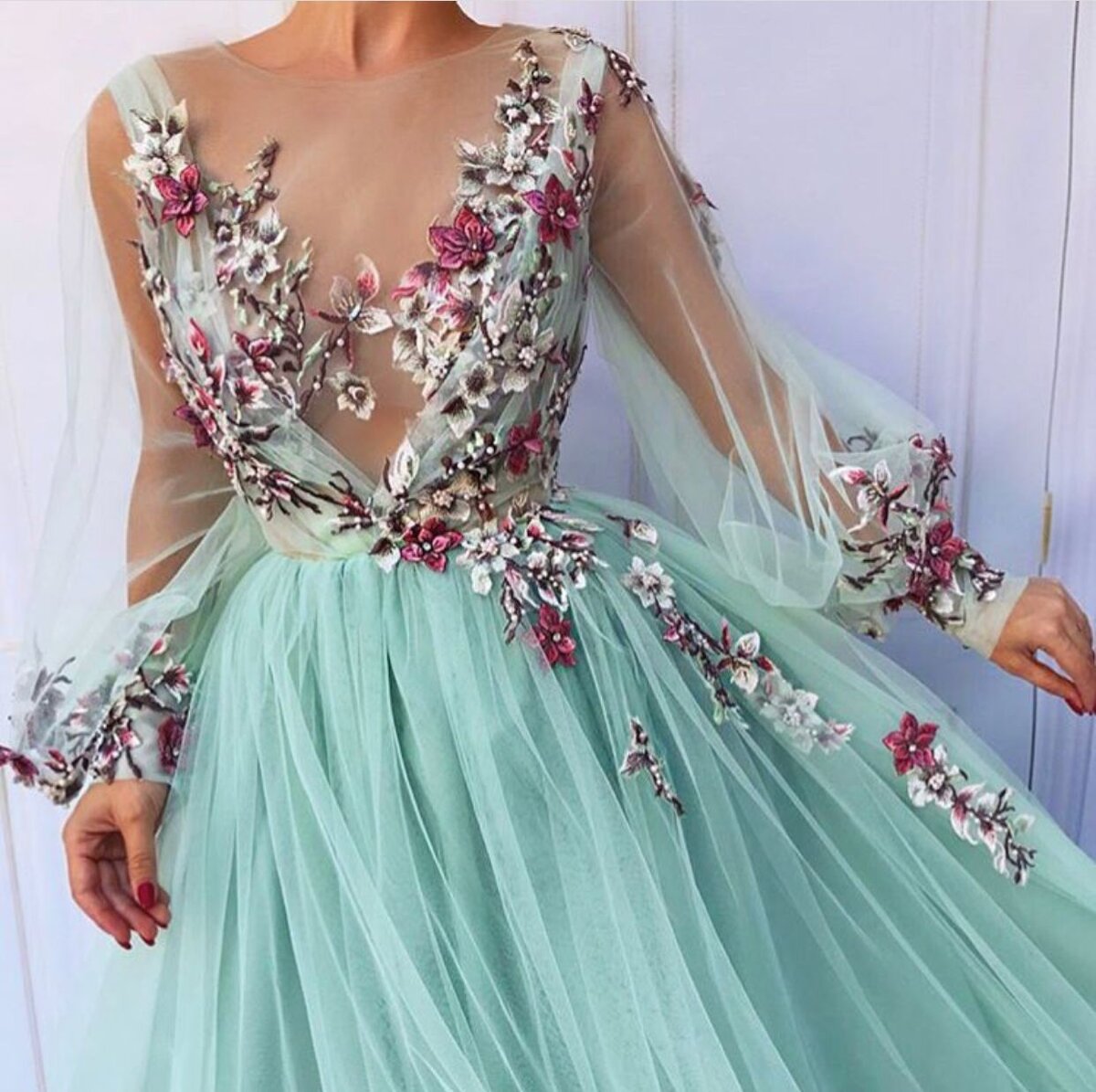  Платье в нежно-небесном цвете 