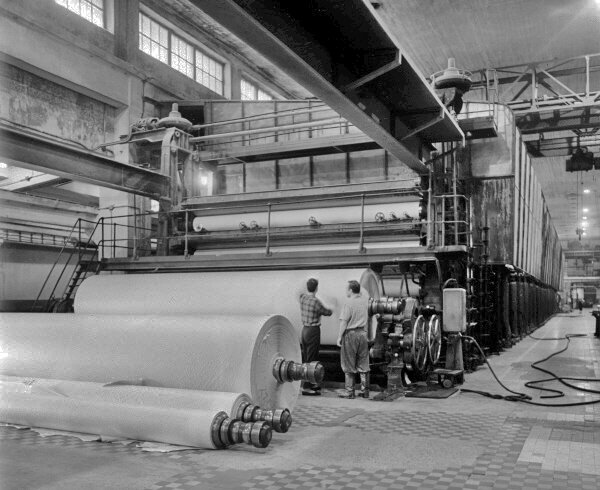 В бумагоделательном цеху. Фото из открытых источников