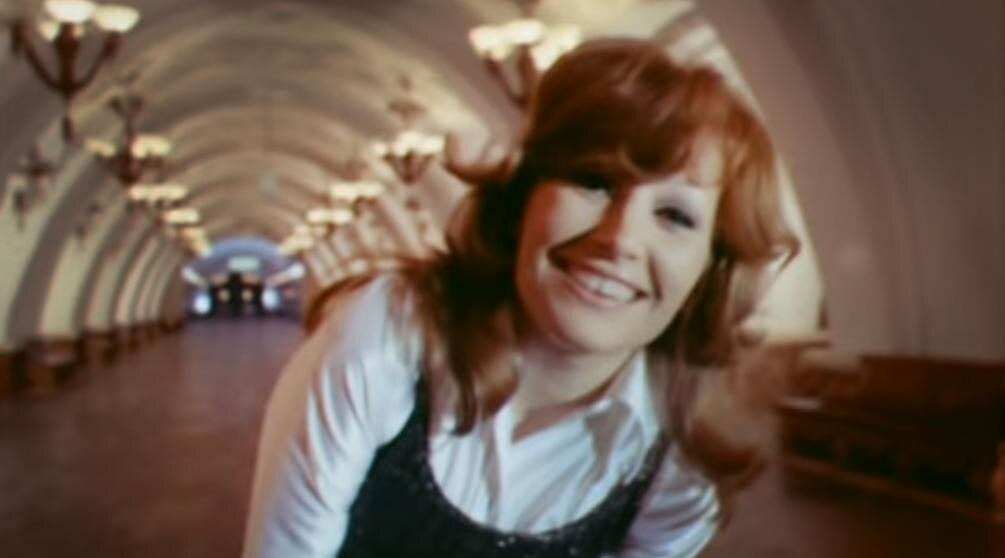 Кадр из клипа на песню "Арлекино"